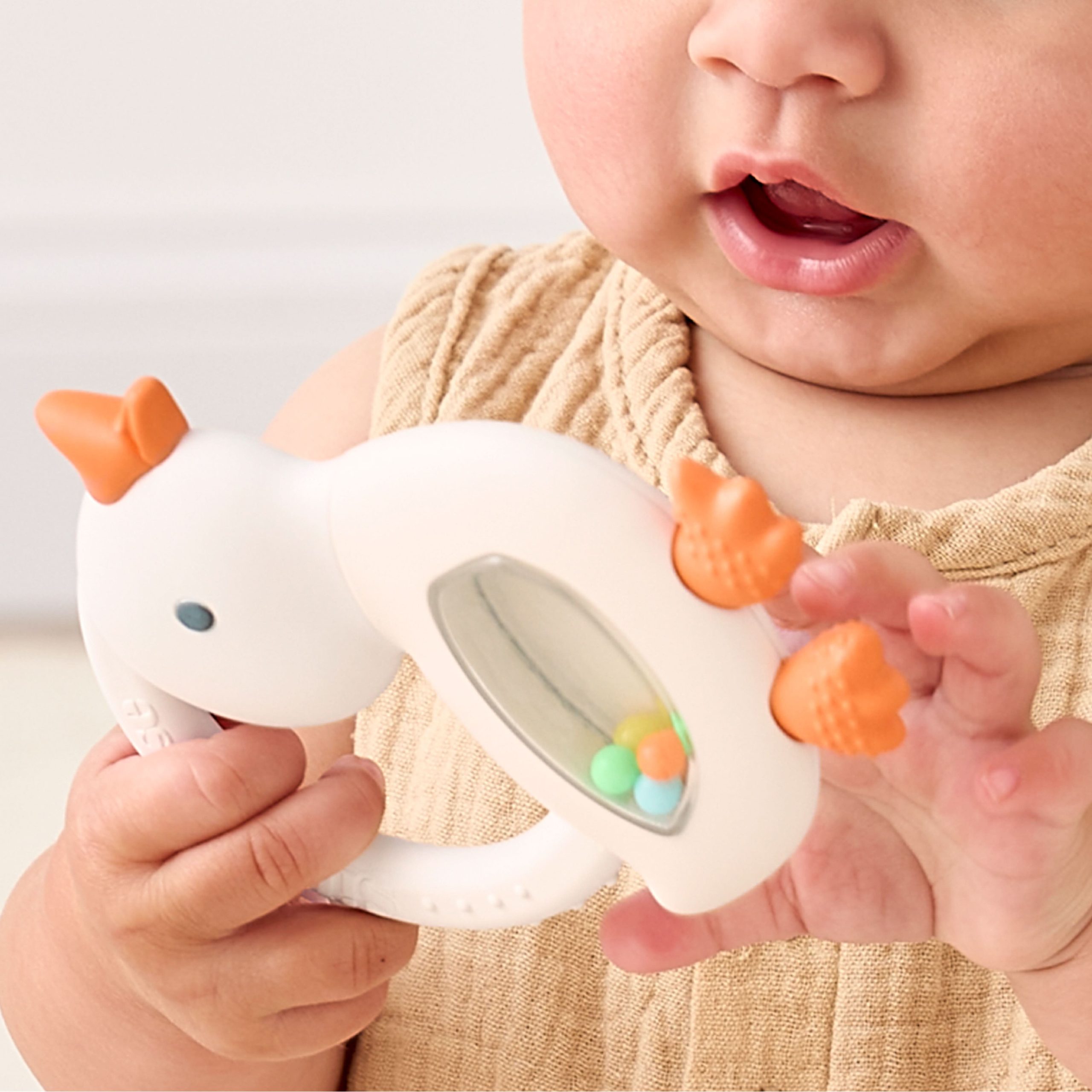 Bitzy ShakeTM Rattle and Teether - Image 7